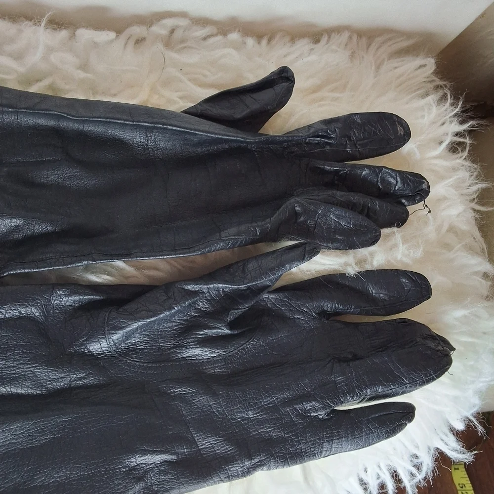 Vintage Below Elbow Black Leather Unlined Gloves M
